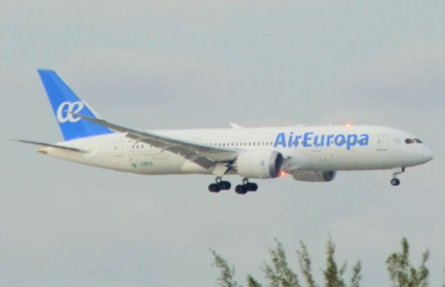 Boeing 787-8 (EC-MIG)