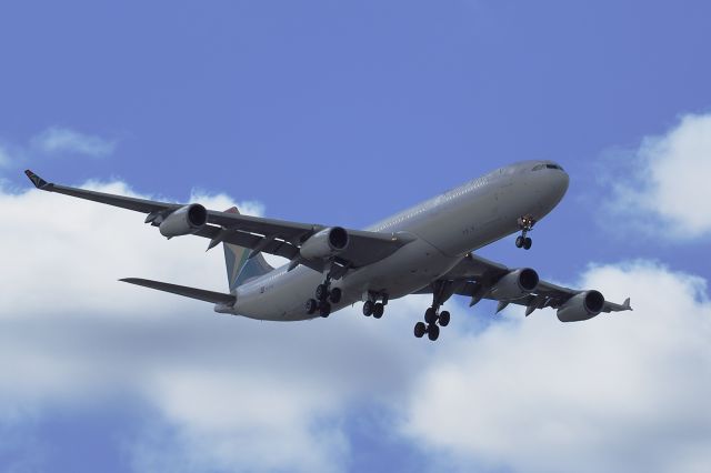 Airbus A340-300 (ZS-SXG) - Airbus A340-313. South African Airways ZS-SXG, final rwy 21, YPPH 240519