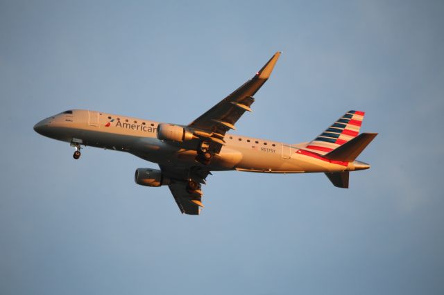 EMBRAER 175 (long wing) (N517SY)
