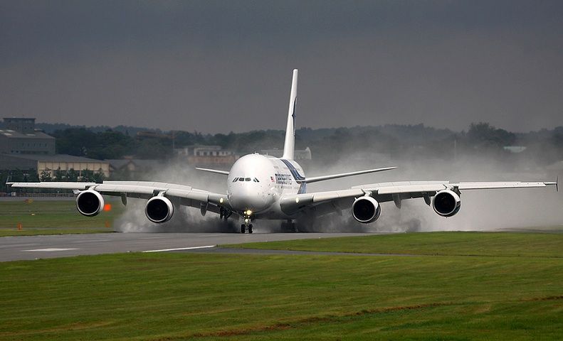 Airbus A380-800 (9M-MNB)