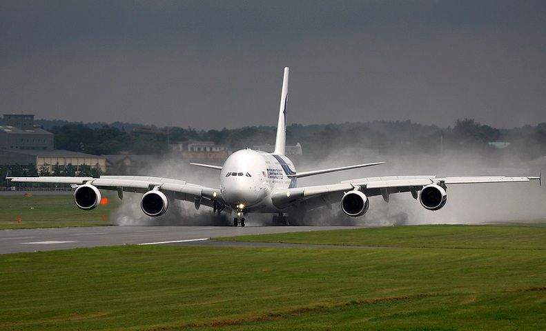 Airbus A380-800 (9M-MNB)