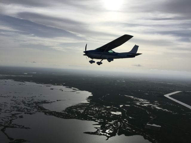 Cessna Skylane (N6680M) - Formation photo flight