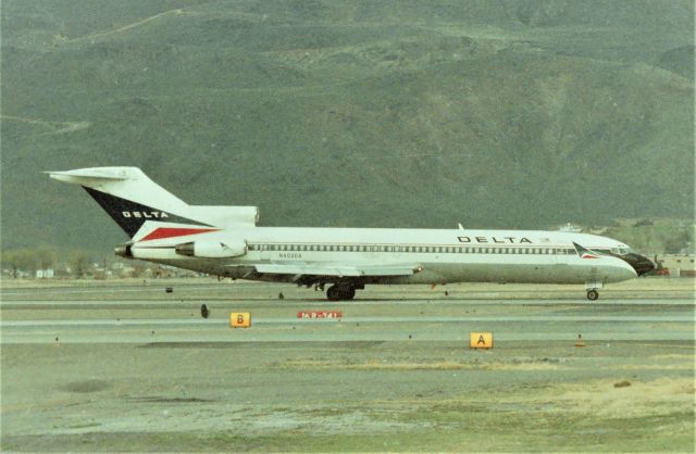 BOEING 727-200 (N405DA) - KRNO - classic 727 landing at Reno Nevada apprx Jan 1989-90 on Runway 16R. Back in the time frame, 727s ruled Reno Tahoe Intl with many different Airlnes utilizing the 727 here.