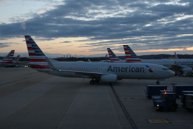 Boeing 737-800 (N942AN) - American Airlines B737-823 cn30084