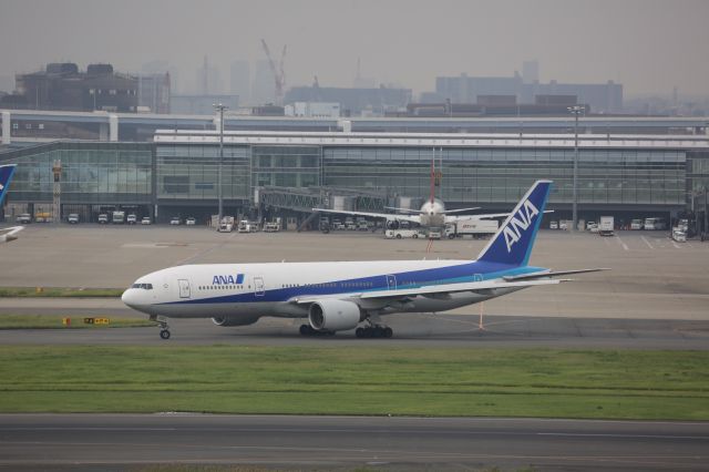 Boeing 777-200 (JA709A)