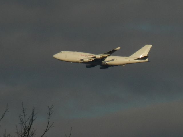 Boeing 747-400 (N707CK) - A Kalitta Air Boeing 747-400 All White Livery Approaches Dulles Int Airport