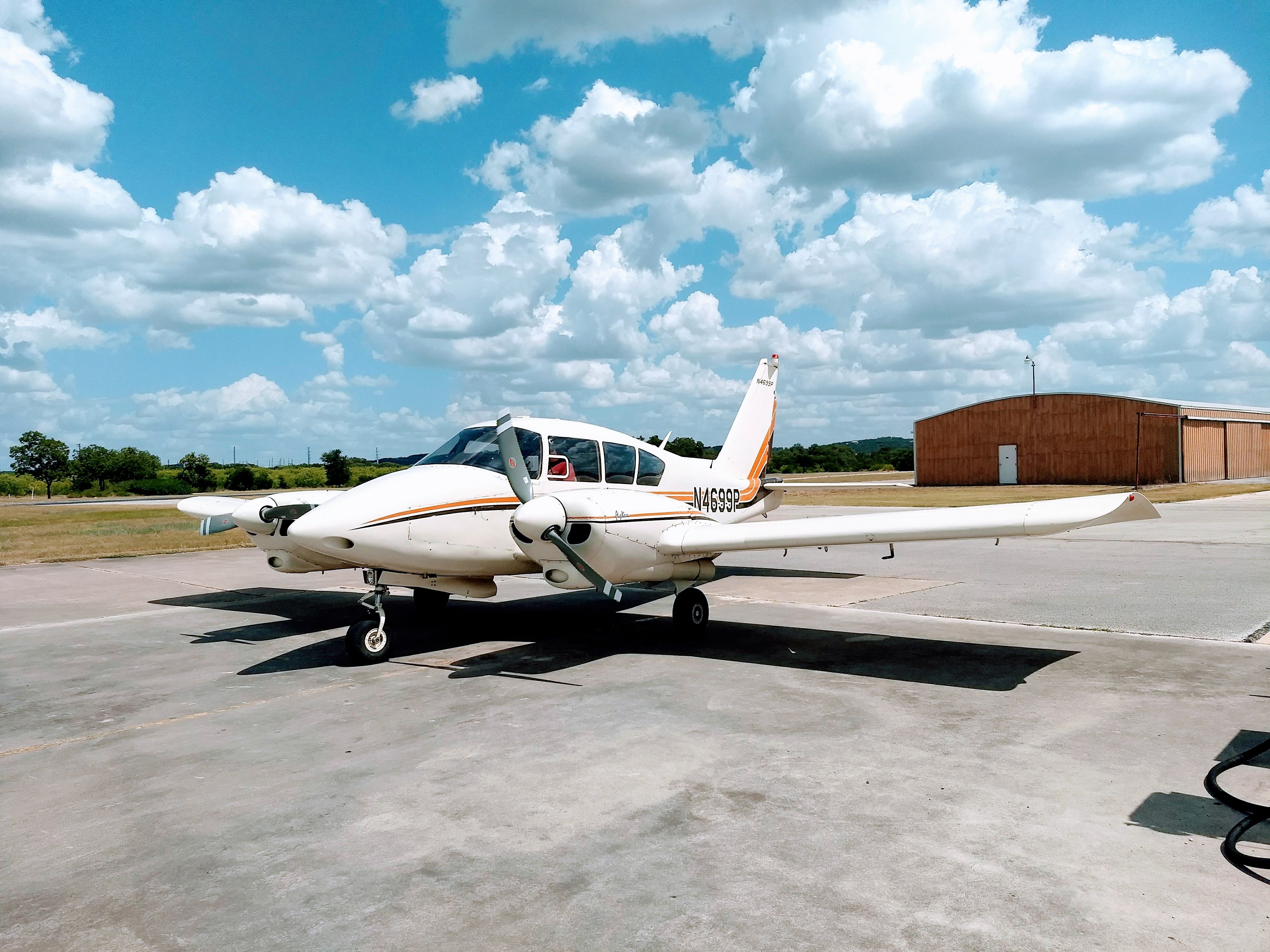 Piper Aztec (N4699P)