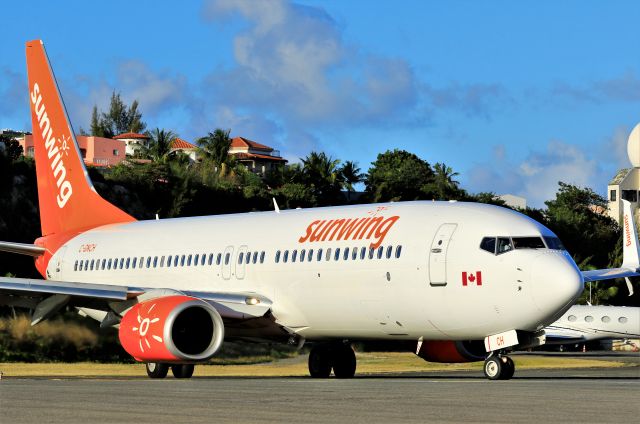 Boeing 737-800 (C-GNCH)