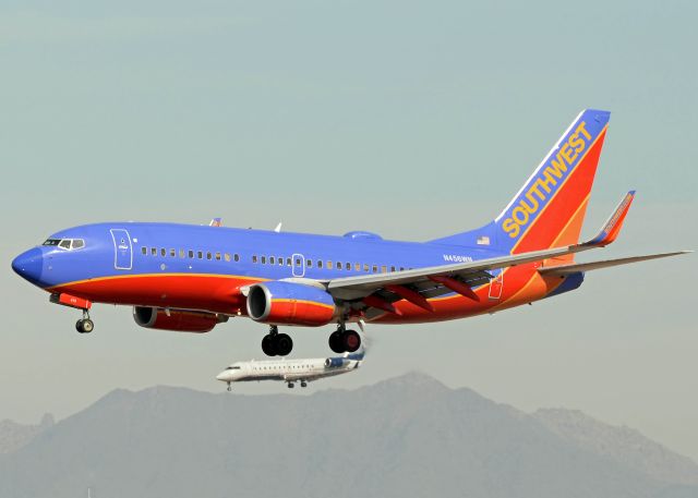 Boeing 737-700 (N46WN)