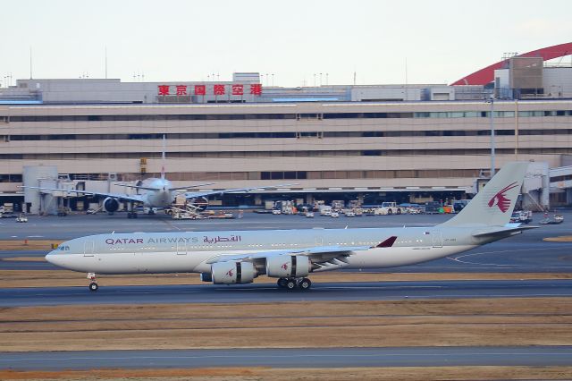 Airbus A340-500 (A7-HHH)