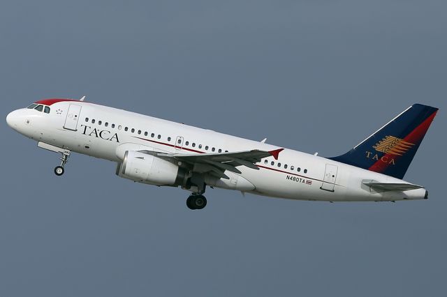 Airbus A319 (N480TA) - Taking off.