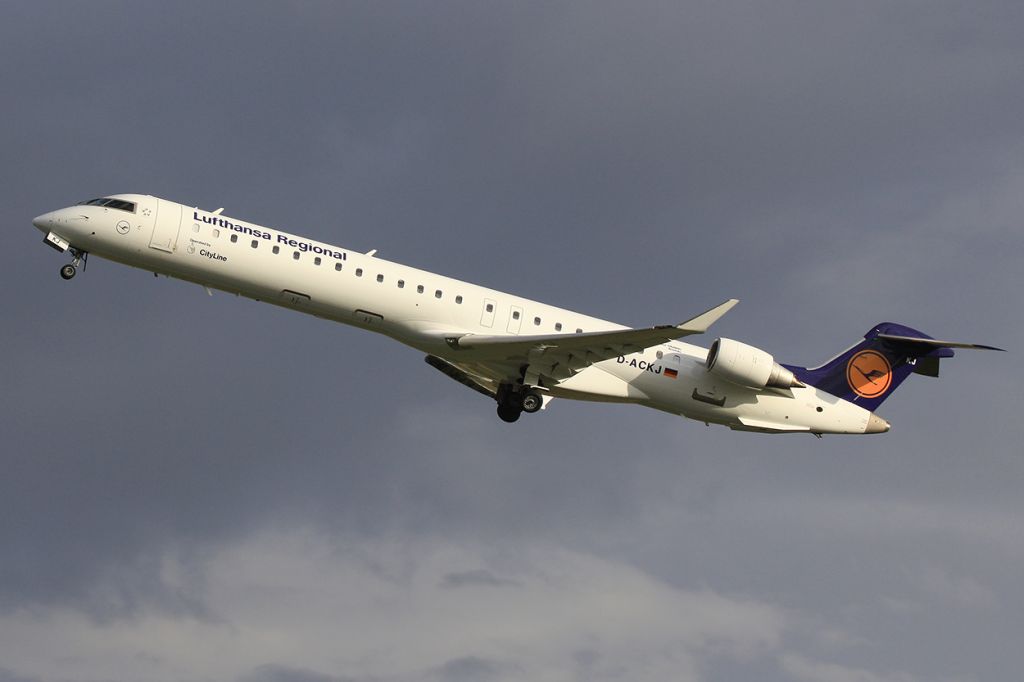 Canadair Regional Jet CRJ-900 (D-ACKJ)
