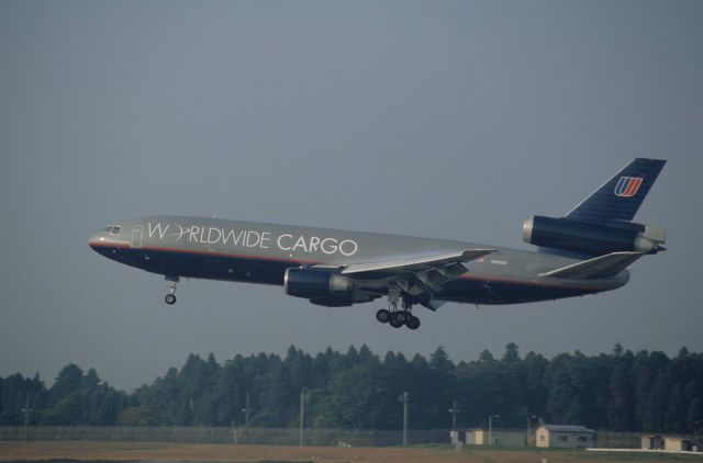 McDonnell Douglas DC-10 (N1859U) - Short Final at Narita Intl Airport Rwy16R on 1997/10/24