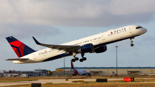 Boeing 757-200 (N6708D) - Departing back to MSP