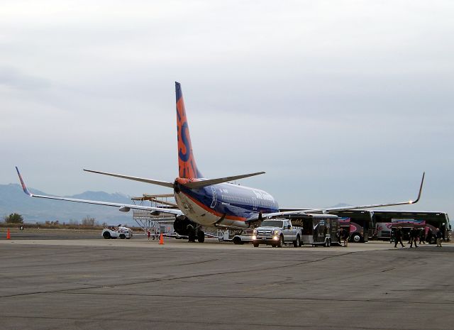 Boeing 737-800 (N814SY)