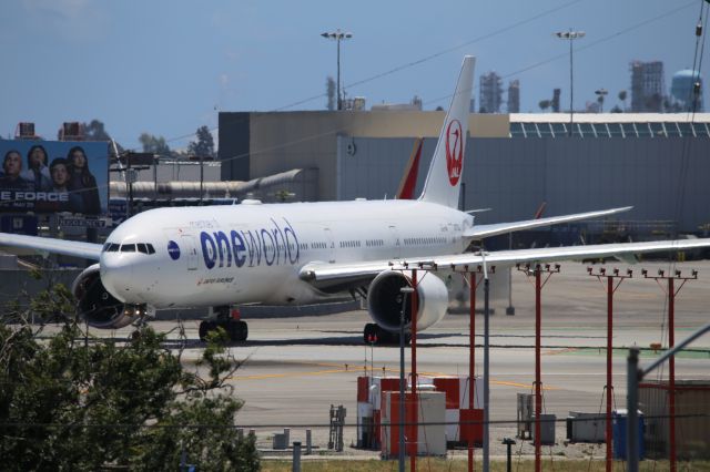 BOEING 777-300ER (JA732J)
