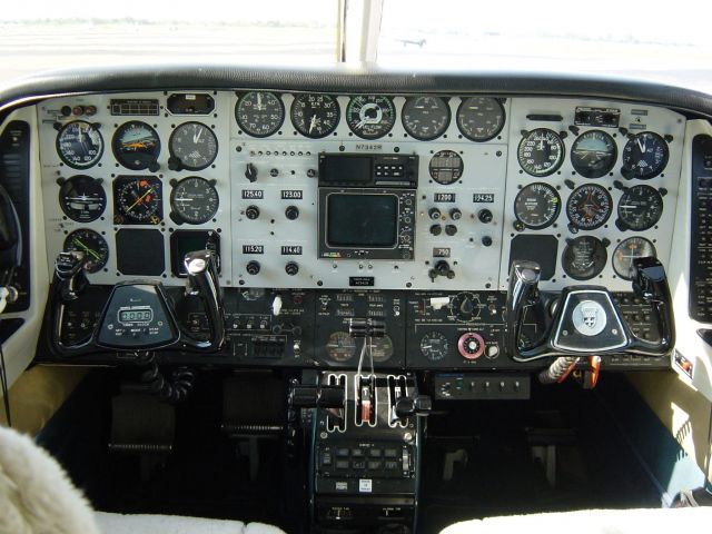 Beechcraft Duke (N7342R) - 1974 BE60 KHWD