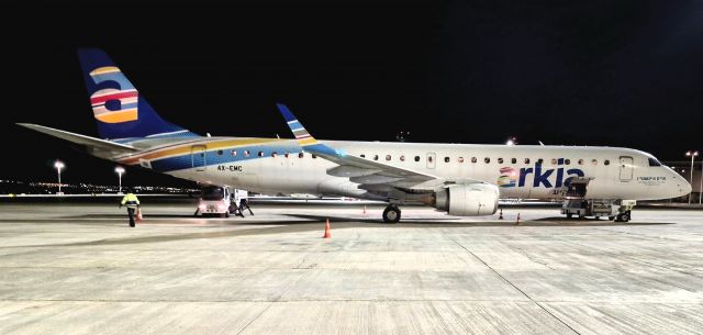 EMBRAER 195 (4X-EMC)