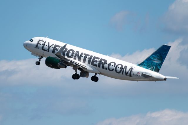 Airbus A320 (N220FR)