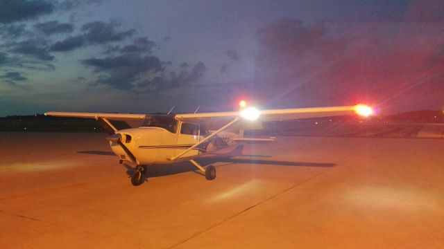 Cessna Skyhawk (N21662) - Preflighting the aircraft before returning home to KVPZ