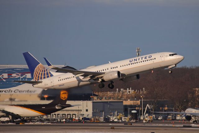 Boeing 737-900 (N81449) - Departing RWY 6R on 5 Dec 2020.