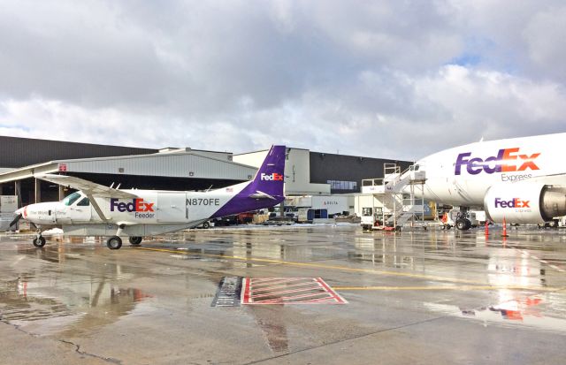 Cessna Caravan (N870FE) - FedEx ramp KBOS Logan