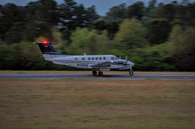 Beechcraft Super King Air 200 (N1850X) - Departure runway 7 last day Masters 2018