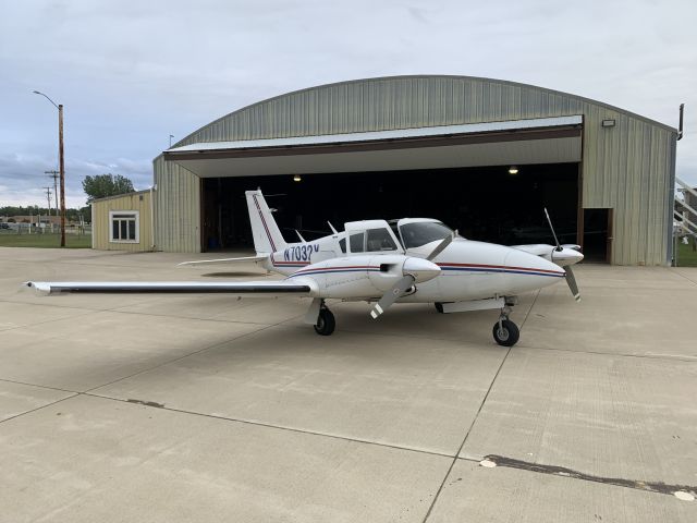 Piper PA-30 Twin Comanche (N7032Y)