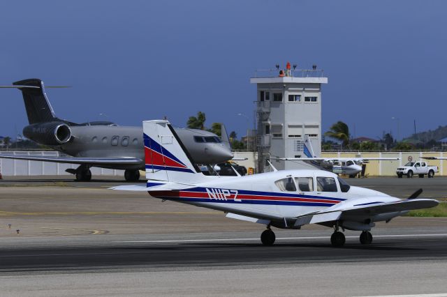 Piper Apache (N11PZ) - N11PZ