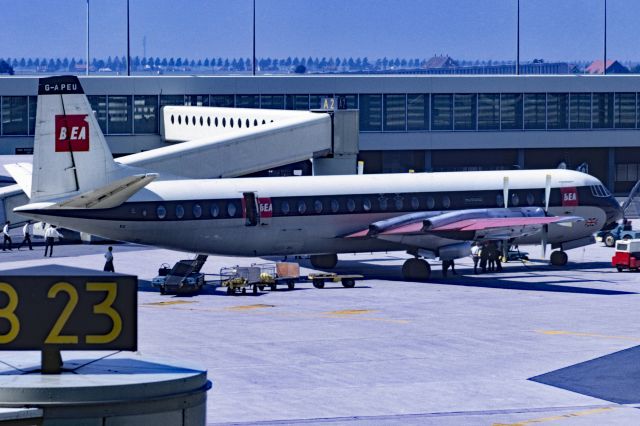 G-APEU — - VIckers 953 Vanguard in July 1969 at Amsterdam