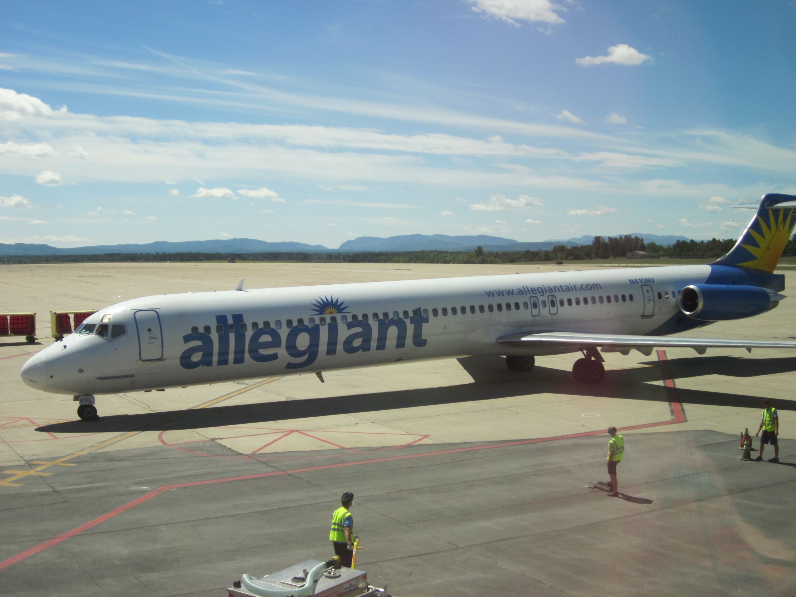 McDonnell Douglas MD-83 (N410NV) - Allegiant flight 900 arriving from KFLL