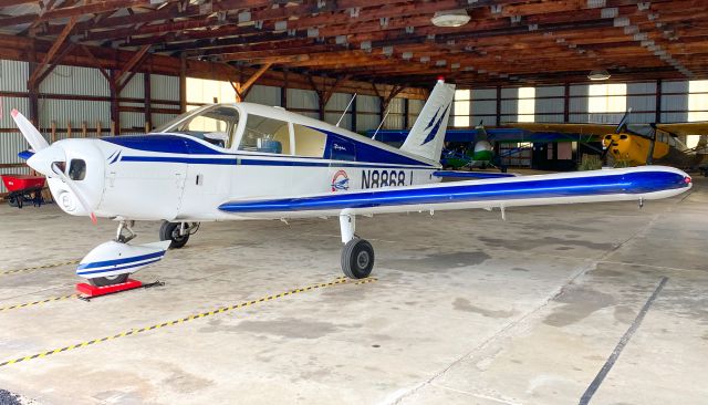 Piper Cherokee (N8868J)