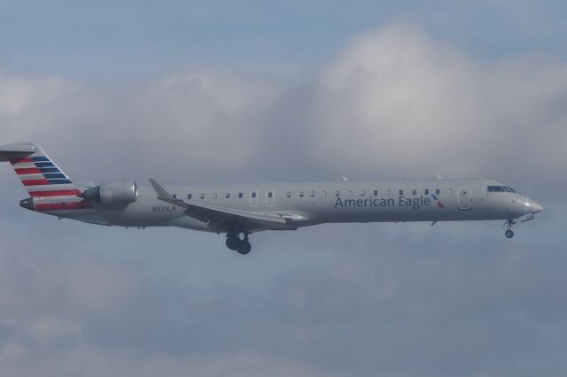 Canadair Regional Jet CRJ-200 (N939LR)