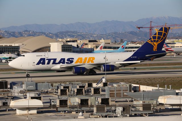 Boeing 747-400 (N472MC)