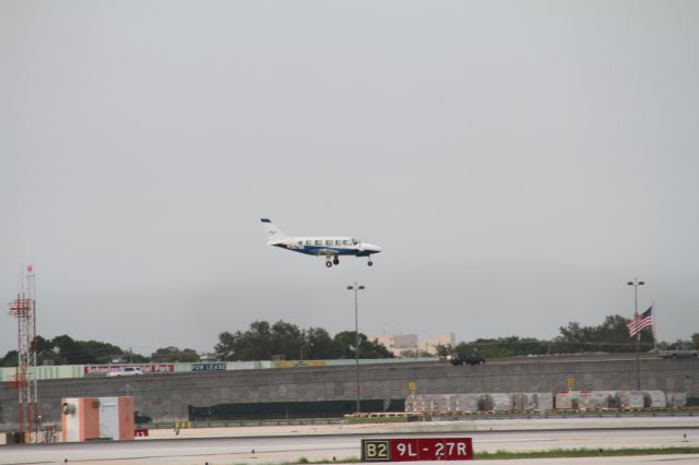 Piper Navajo (N257SH)