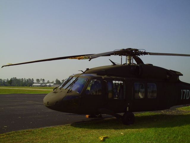 — — - UH-60 Black Hawk vs light pole