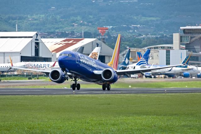 Boeing 737 MAX 8 (N8757L)