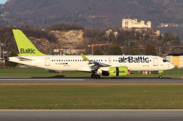 Airbus A220-300 (YL-CSE)