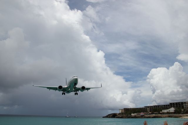 Boeing 737-700 (HP-1525CMP)