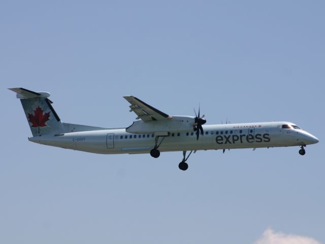 de Havilland Dash 8-400 (C-GGOY)