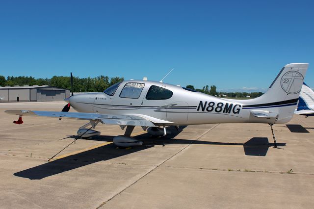 Cirrus SR-22 (N88MG)