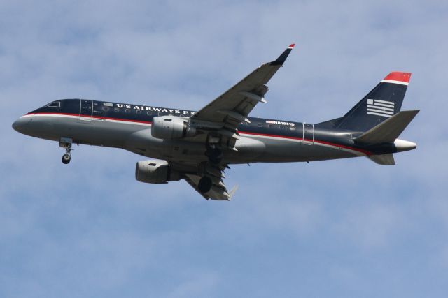 Embraer 170/175 (N819MD) - Republic/US Air Flight 3399 (N819MD) on approach to Runway 32 at Sarasota-Bradenton International Airport following a flight from Regan National Airport