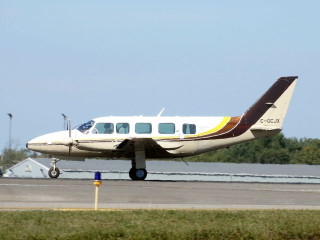 Piper Navajo (C-GCJX)