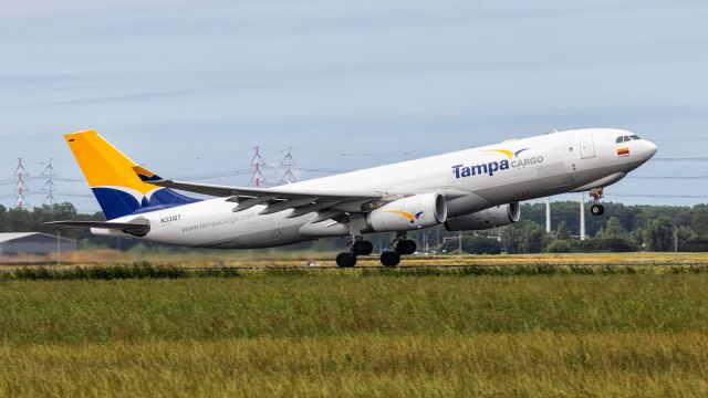 Airbus A330-200 (N331QT)