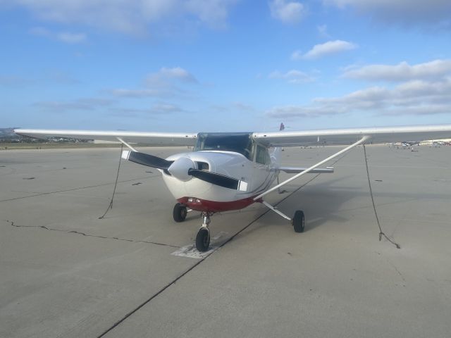 Cessna Skyhawk (N9956V) - N9956V at KCMA Camarillo CA