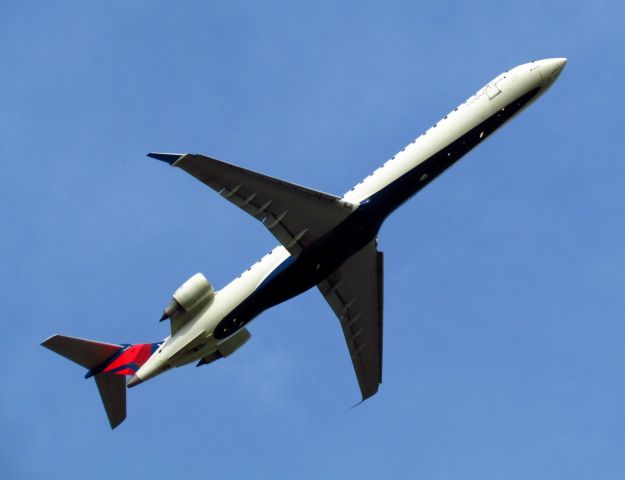 Canadair Regional Jet CRJ-900 (N306PQ)