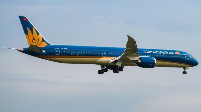 BOEING 787-10 Dreamliner (VN-A878)