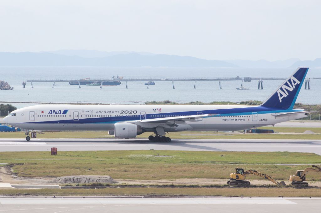 BOEING 777-300 (JA757A)