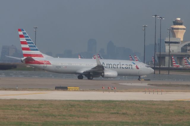 Boeing 737-700 (N991NN)