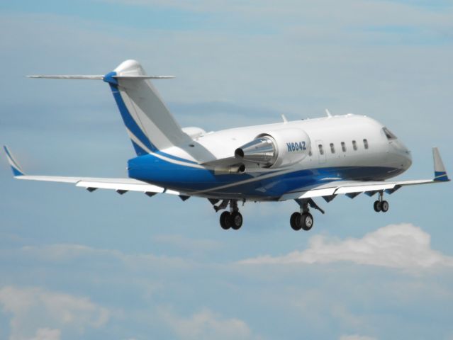 Canadair Challenger (N604Z) - Challenger 600 departing RWY 9 from Tallahassee